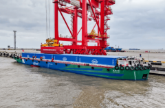 全球首艘甲醇电动集散两用船在沪首航