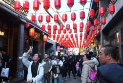 春节消费新图景：反向团圆兴起，烟火小店走红